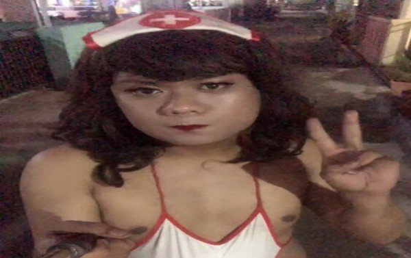 PERAWAT HORNY CROSSDRESSER PERGI KE LUAR UNTUK MASTURBASI